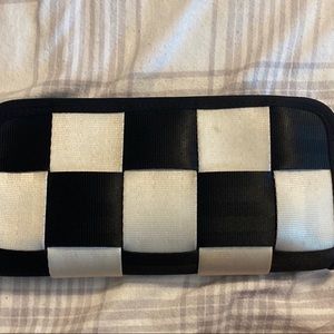 Harvey’s checker wallet